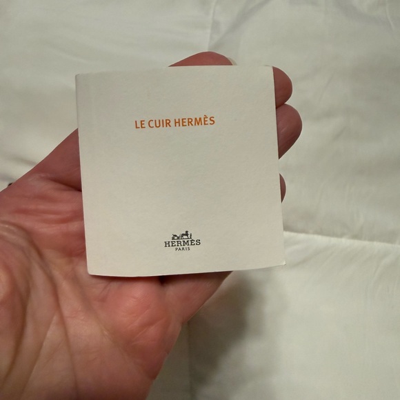 HERMES
Madame Calfskin Large Olympe Ring Large rouge de cœur - Picture 8 of 16